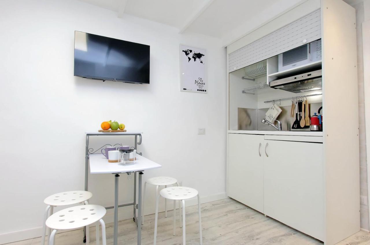Ych-Confortevole Suite Al Colosseo Rome Buitenkant foto
