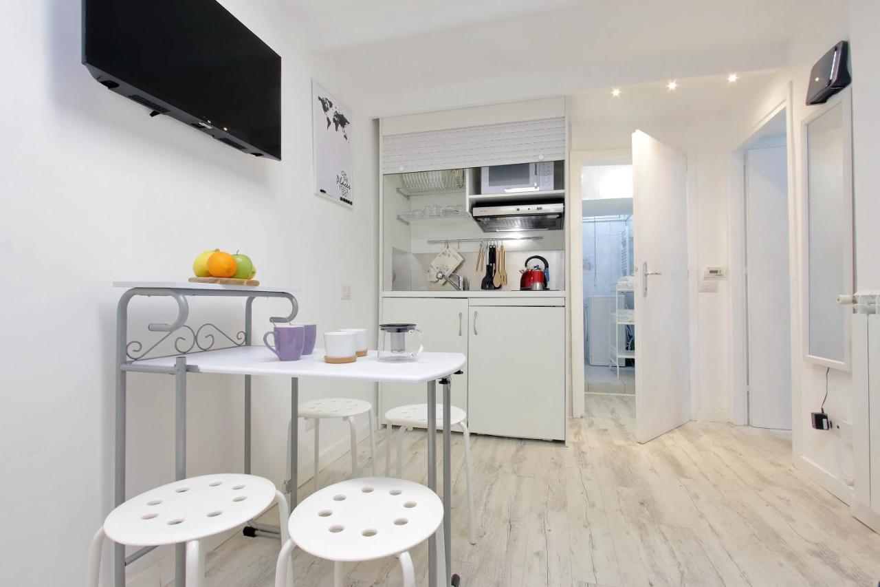 Ych-Confortevole Suite Al Colosseo Rome Buitenkant foto