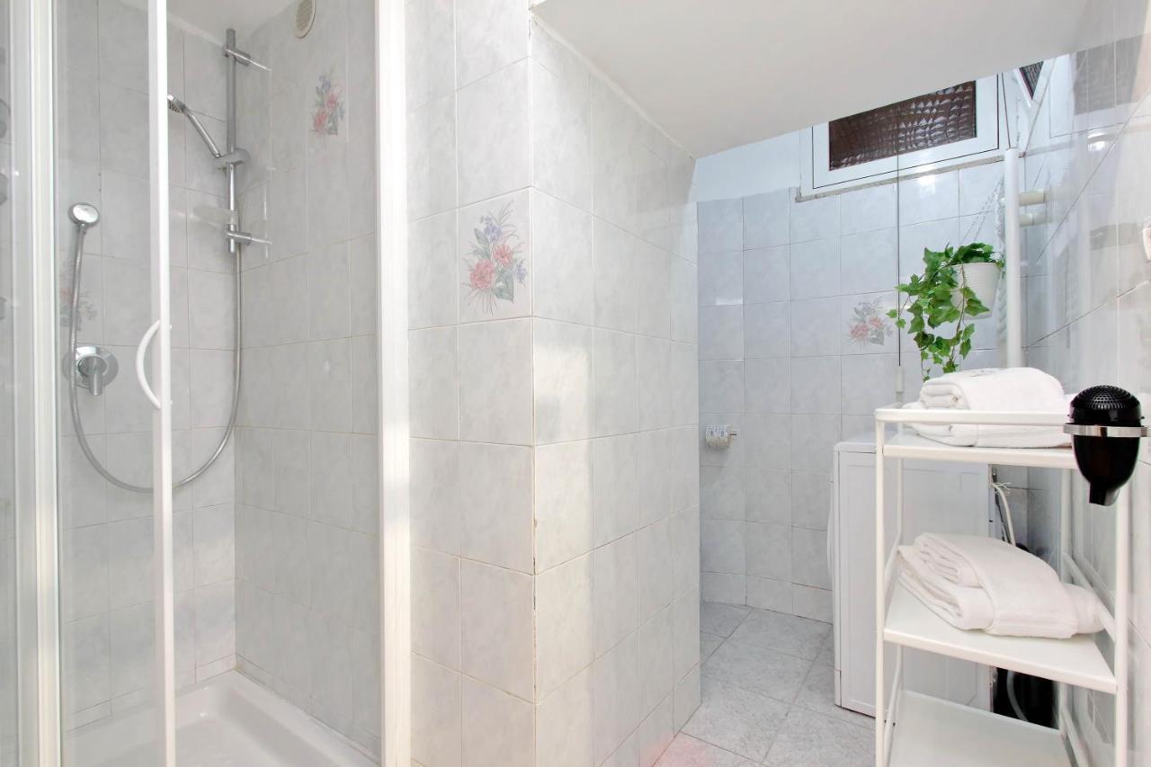 Ych-Confortevole Suite Al Colosseo Rome Buitenkant foto